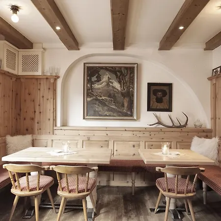 Alpenrose Hotel-garni Szálloda 2*