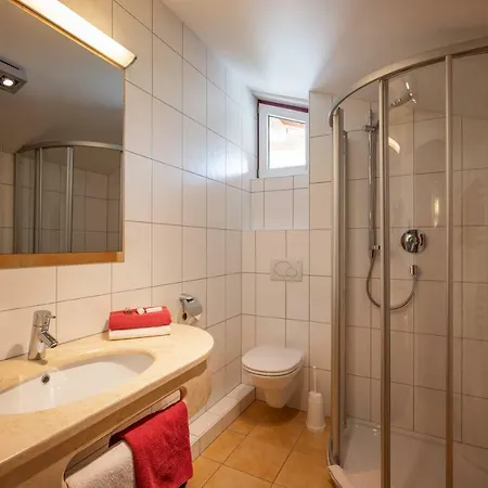 Alpenrose Hotel-garni Szálloda 2*