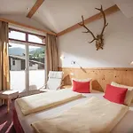 Alpenrose Hotel-garni מלון